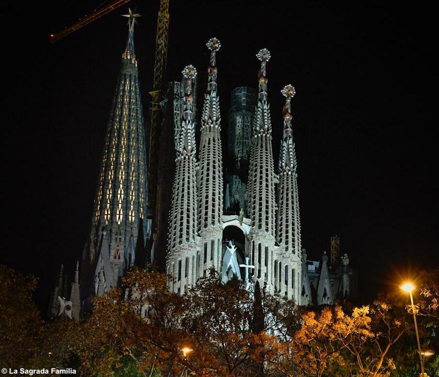 I 10 buoni motivi per festeggiare il Natale a Barcellona sotto la buona Stella dell'ultima torre della Sagrada Família