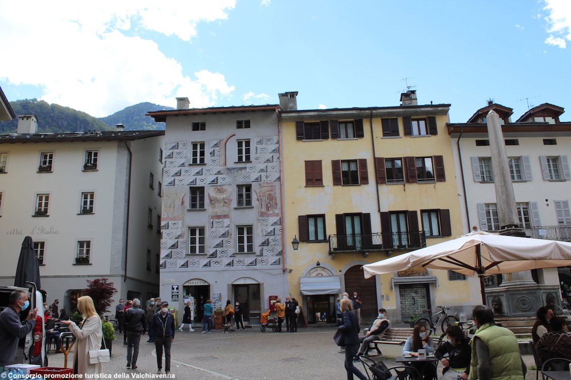 Alla scoperta di Chiavenna, il grande fascino della valle: gli eventi ravvivano il centro e il Parco delle Marmitte dei Giganti