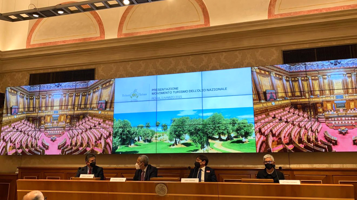 Da sinistra: Donato Taurino (Presidente MTO), Stefano Carboni (moderatore), Dario Stefàno (testimone Mto) e Vittoria Cisonno (Direttrice e ideatrice Mto)