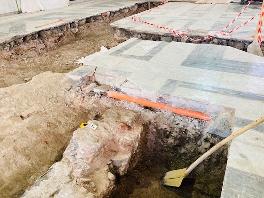 Uno spaccato di Genova medievale riemerge nel cantiere del Museo della Città: sorprese sotto la pavimentazione della Loggia di Banchi