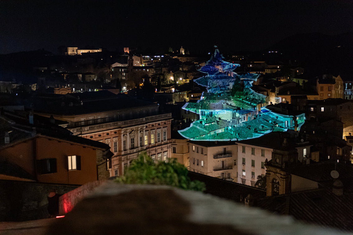 Perugia, l'Albero Sui Tetti: con le opere del futurista Gerardo Dottori un gigantesco albero di Natale luminoso