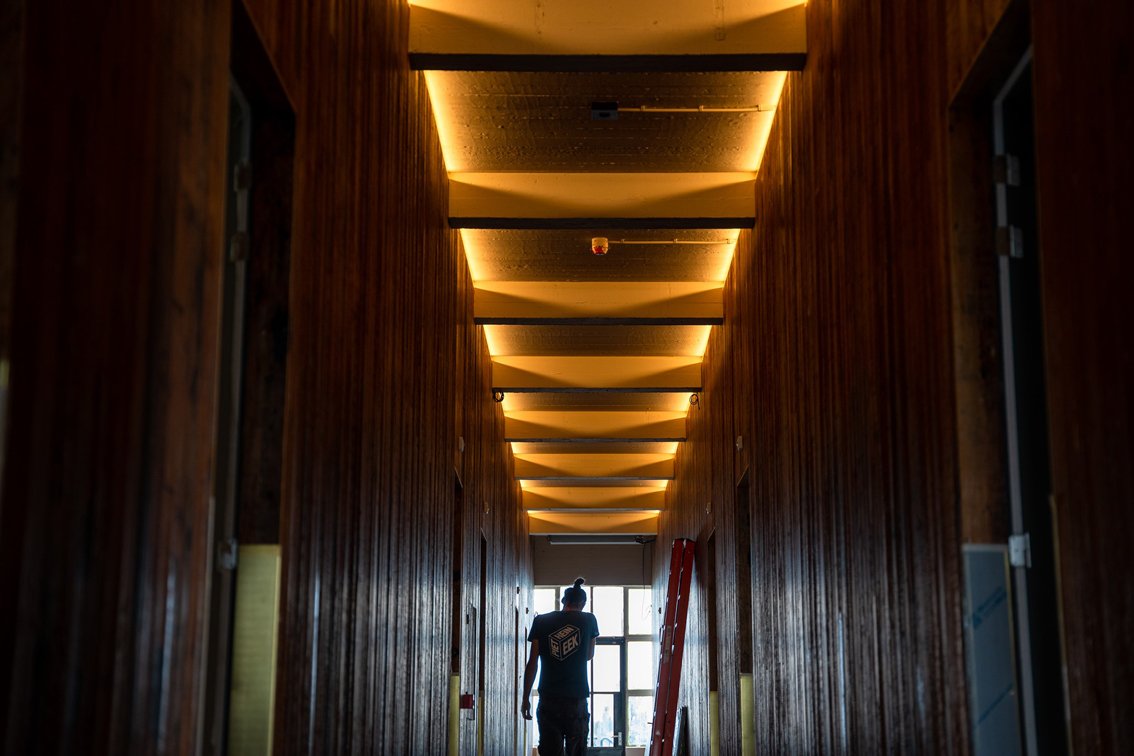 Un hotel del designer Piet Hein Eek ad Eindhoven: ogni stanza è diversa dall’altra e combina il suo stile personale