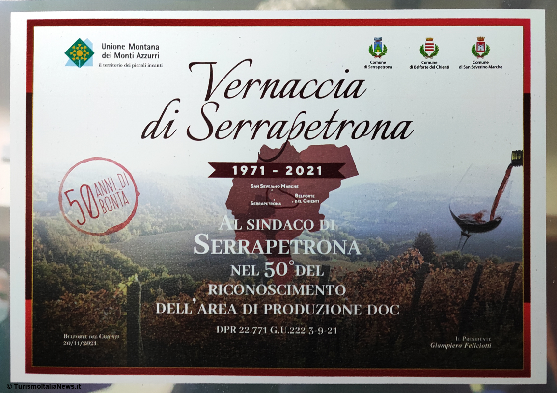 Mezzo secolo di Vernaccia di Serrapetrona, l’antica tradizione dei borghi conquista con il gusto dell’epopea e della sapienza contadina