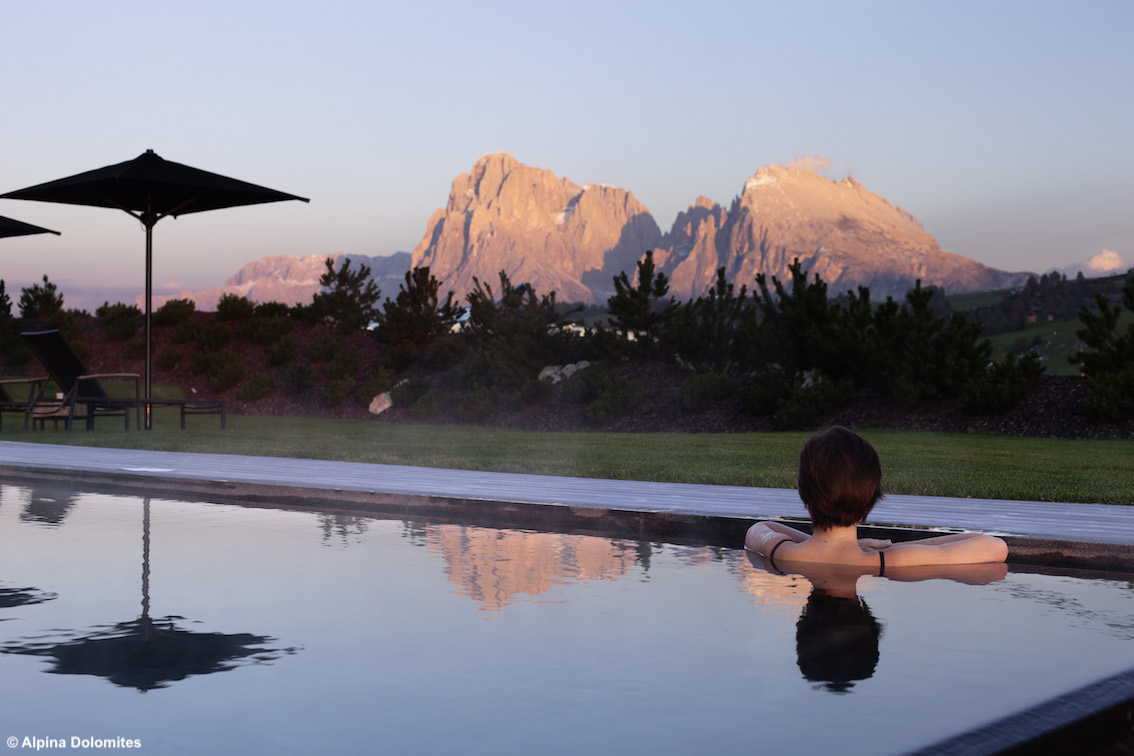 Vacanze ad alta quota anche d’estate: in Alpe di Siusi circondati da un panorama mozzafiato, immersi nella natura tra movimento e relax