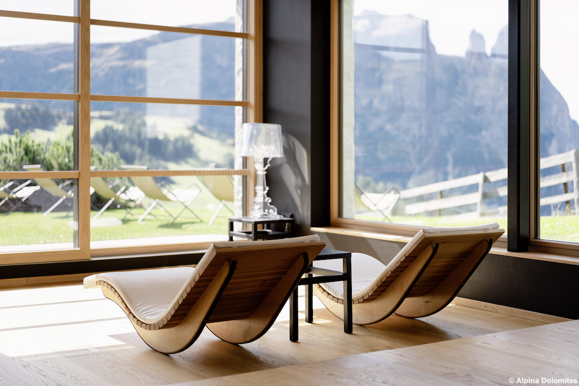 Vacanze ad alta quota anche d’estate: in Alpe di Siusi circondati da un panorama mozzafiato, immersi nella natura tra movimento e relax