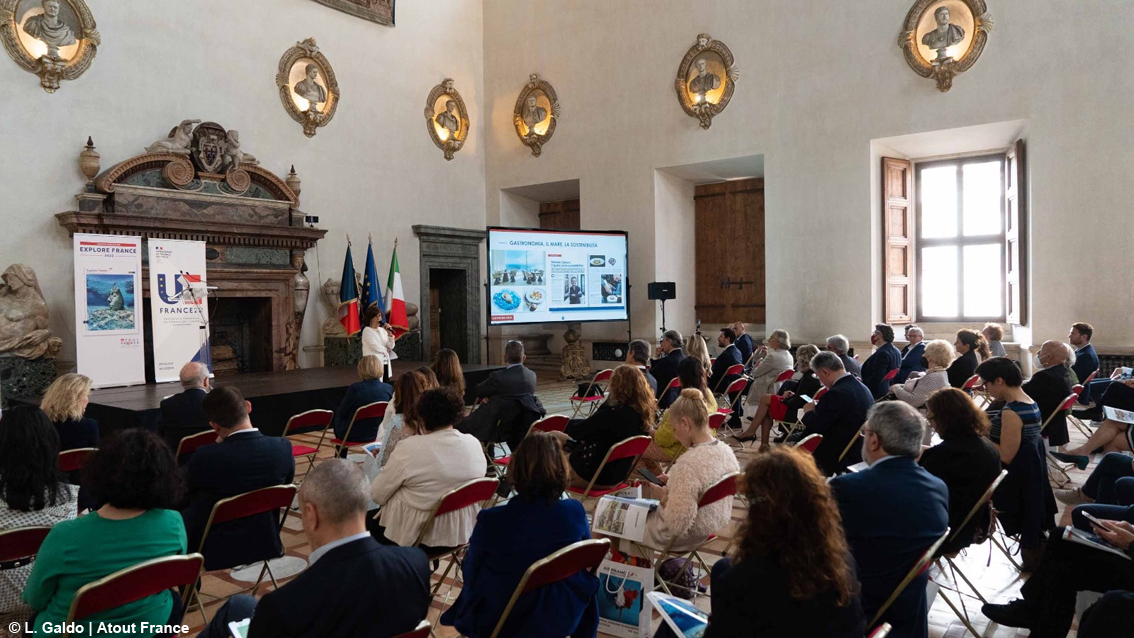 ) Il turismo sostenibile è proprio il filo conduttore nella campagna ufficiale del Turismo Francese #ExploreFrance