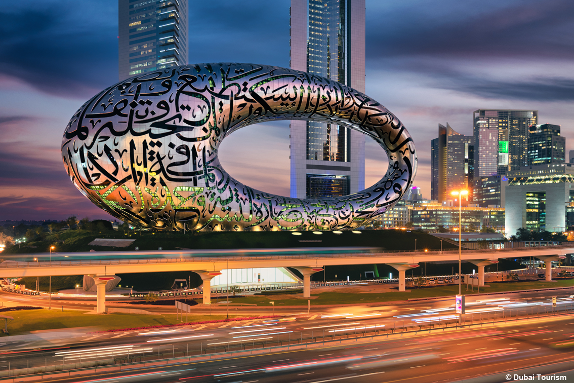 Costruito per ispirare le generazioni future: a Dubai apre il Museo del Futuro, è già un’icona architettonica e culturale nel mondo