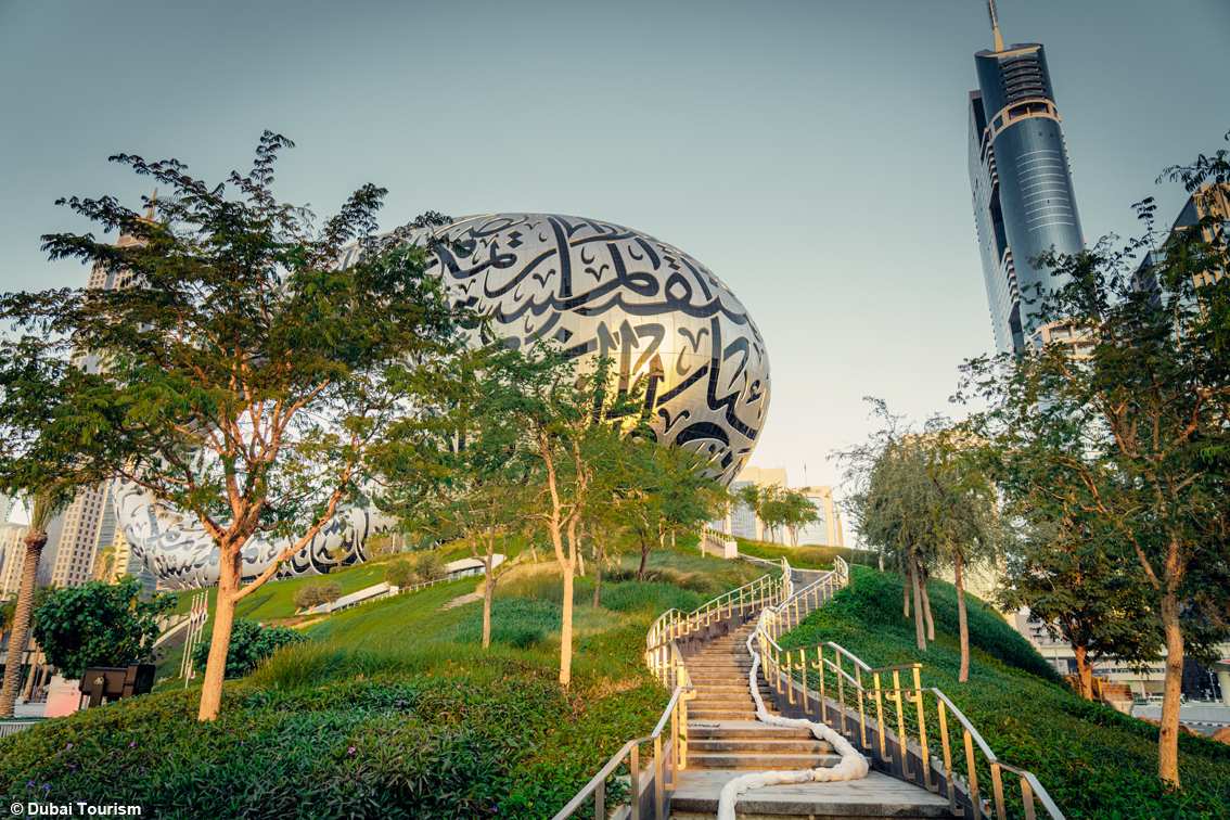 Costruito per ispirare le generazioni future: a Dubai apre il Museo del Futuro, è già un’icona architettonica e culturale nel mondo