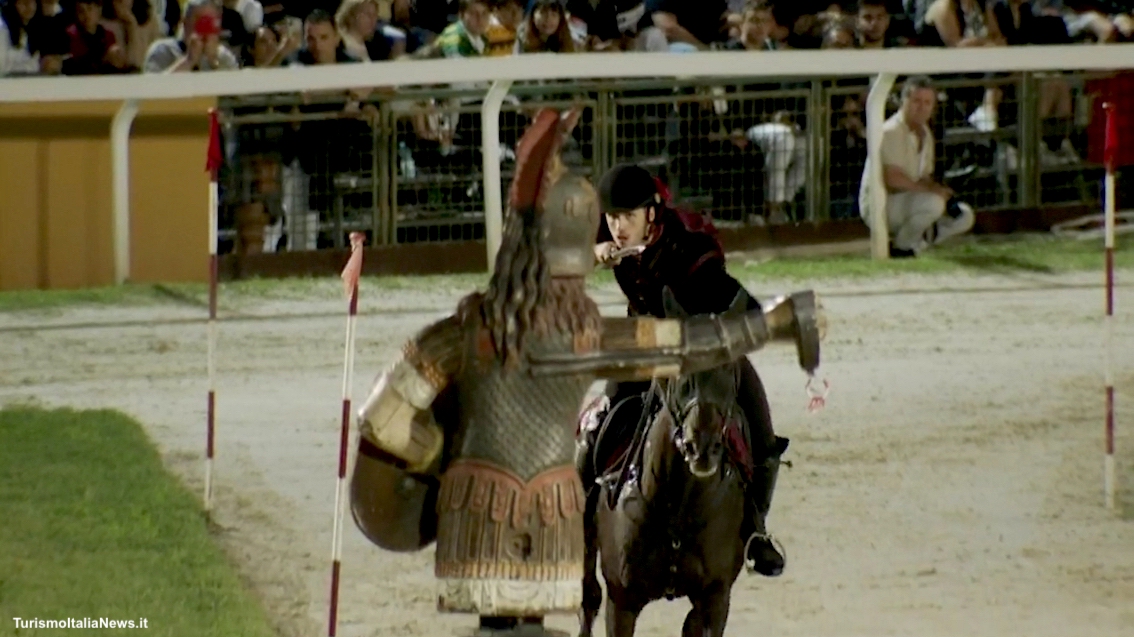 Foligno, Quintana: l'ascolano Lorenzo Melosso vince per il Rione Badia la Giostra della Sfida