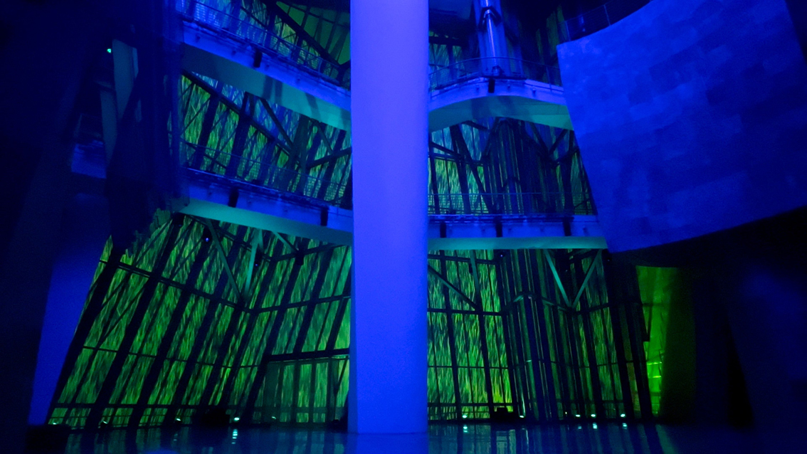 Immersions, l’incredibile spettacolo di luci e suoni al Guggenheim di Bilbao per celebrare il 25° anniversario del museo
