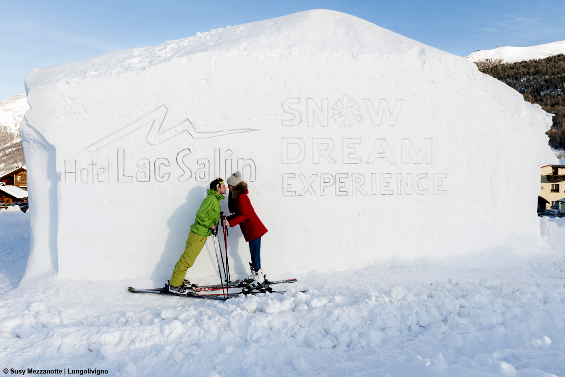 Snow Dream Experience, notte glaciale a 1.816 metri: a Livigno lo chalet di neve realizzato dall’artista livignasca Vania Cusini
