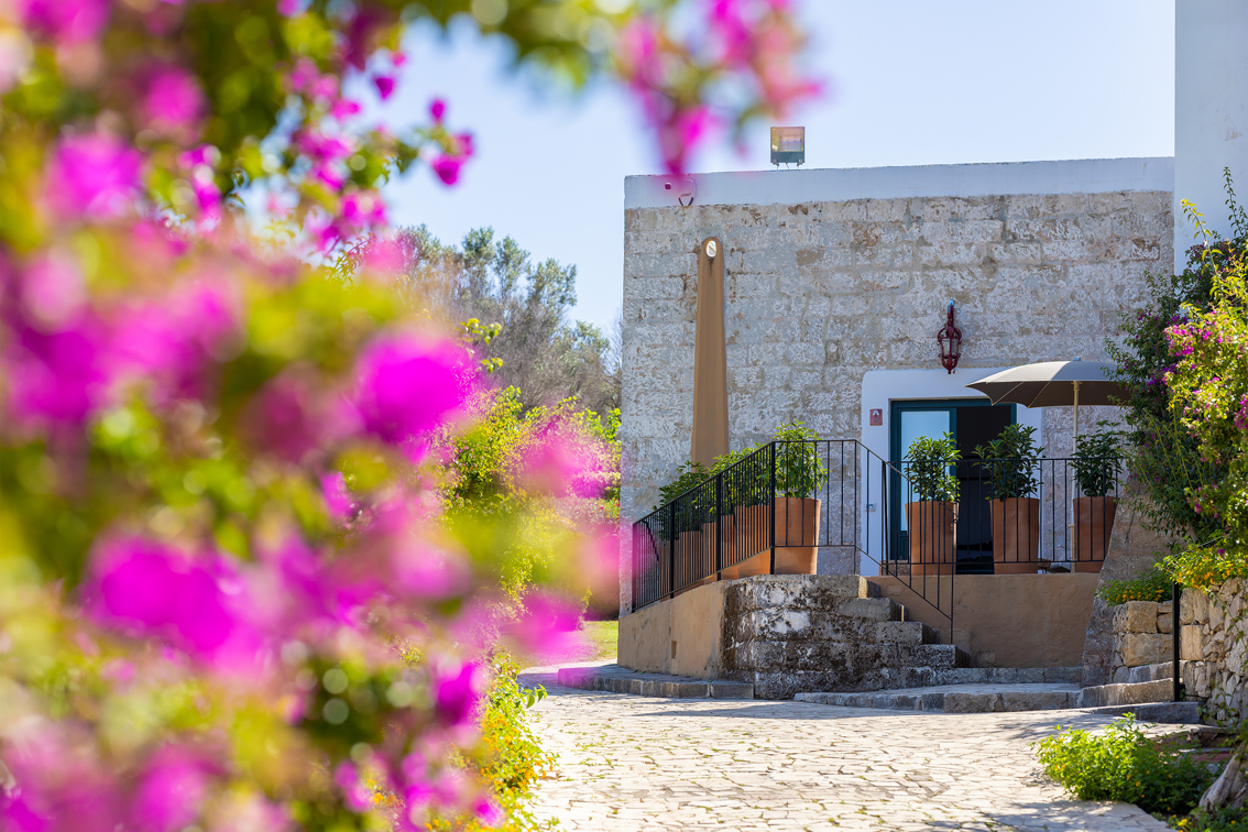 In Salento la Masseria Fontanelle riapre dopo un restyling, rifugio di charme adults only a due passi dal mare più bello
