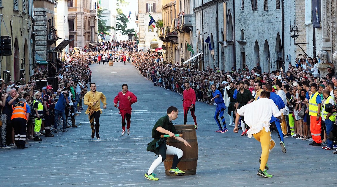 Perugia1416, un tuffo nel passato tra Medioevo e Rinascimento: in Umbria una rievocazione storica che vale da sola un viaggio