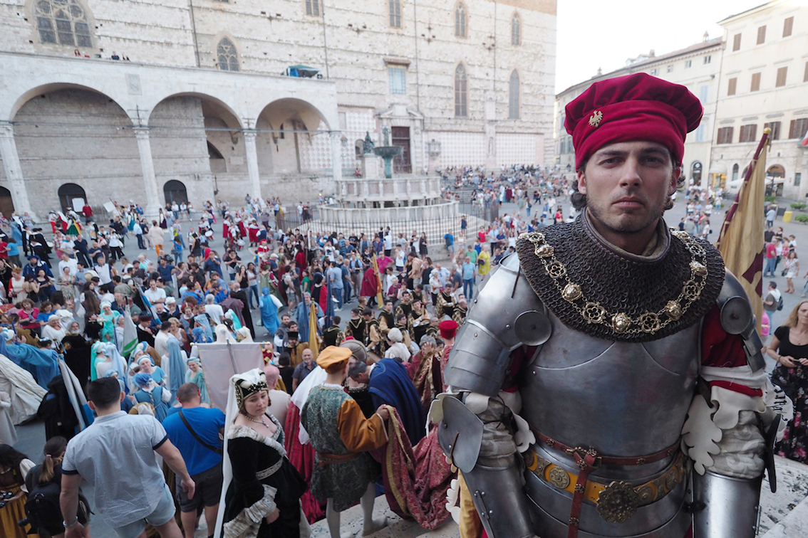 Perugia1416, un tuffo nel passato tra Medioevo e Rinascimento: in Umbria una rievocazione storica che vale da sola un viaggio