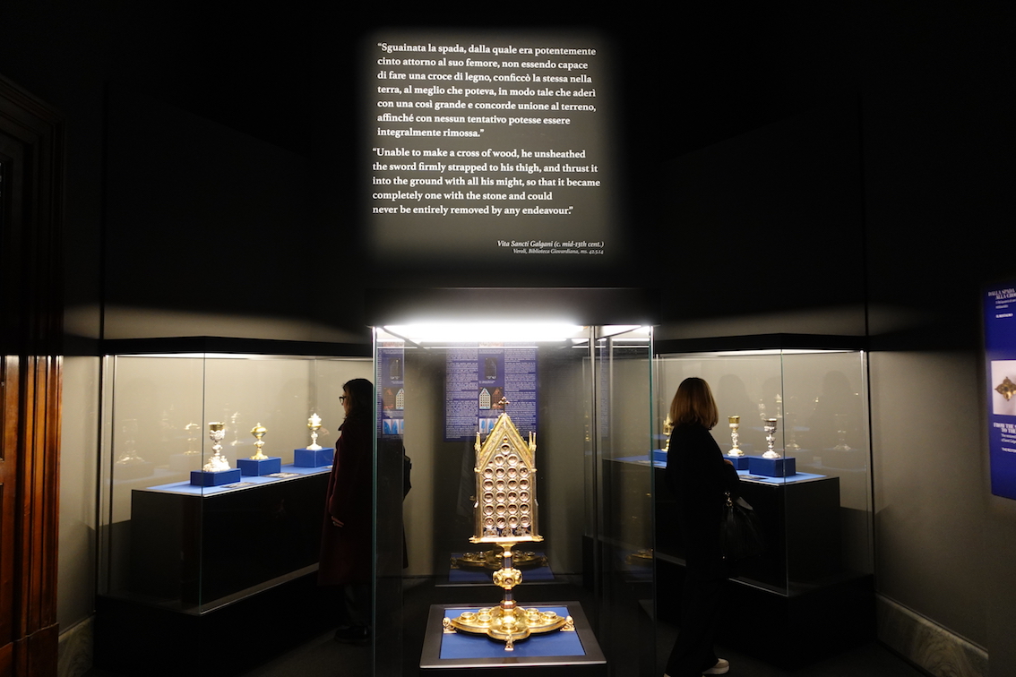 Il reliquiario di San Galgano restaurato: ai Musei Vaticani la mostra che racconta la storia del furto clamoroso e di uno straordinario recupero