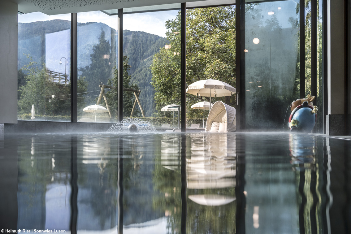 Nell’incantevole Valle di Luson, in Alto Adige, c’è un’anima sostenibile: bio fattoria, prodotti biologici e architettura green all’hotel Sonnwies di Luson
