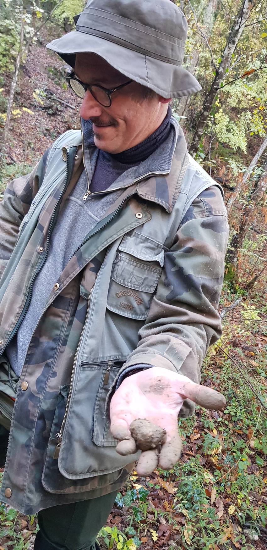 In Val d'Orcia ogni podere racconta la fatica, ma anche l'impegno e la passione di chi ha lavorato quella terra e l'ha resa feconda