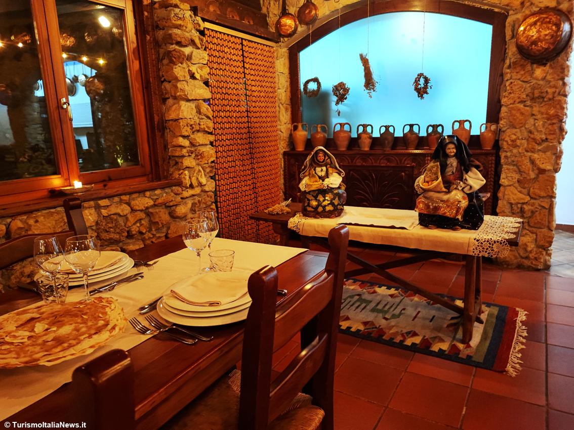 Sardegna, viaggio nella tradizione della gastronomia e dell'arte contadina: a due passi da Alghero Sa Mandra è un'esperienza di vita