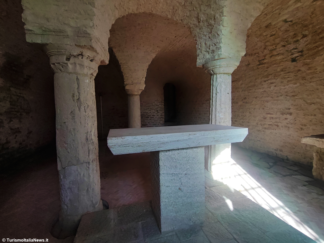 Assisi, suggestioni nell'abbazia millenaria con le melodie medievali dei Micrologus: esperienza incredibile sul Subasio