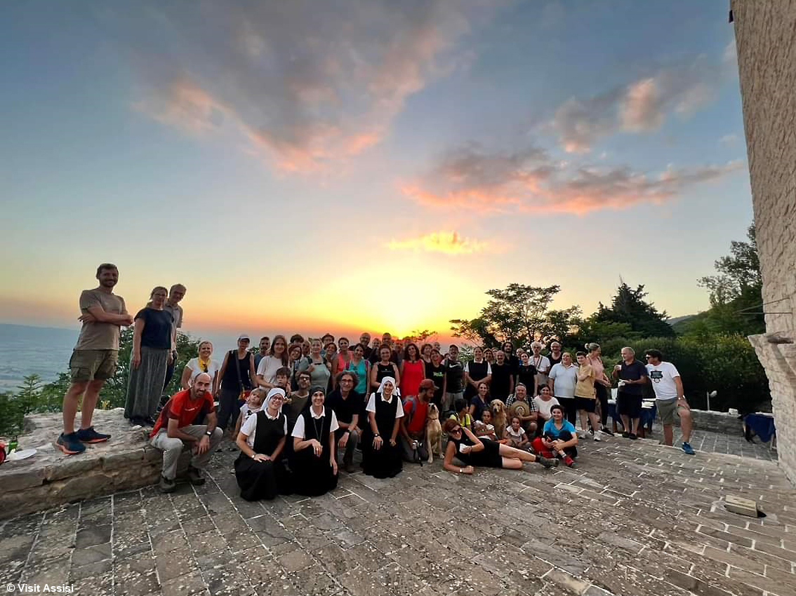 Assisi, suggestioni nell'abbazia millenaria con le melodie medievali dei Micrologus: esperienza incredibile sul Subasio