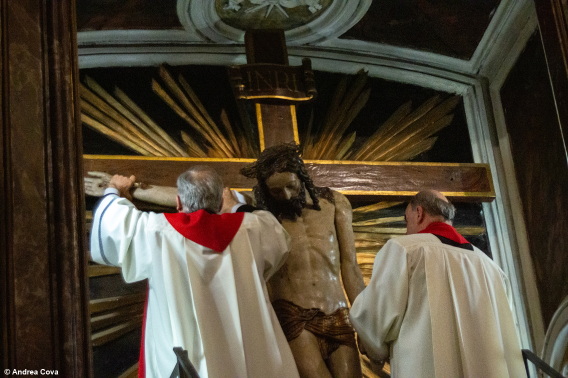 La Settimana Santa ad Assisi tra fede, folclore e tradizione: la Scavigliazione, rito ancestrale fra Cattedrale e Basilica