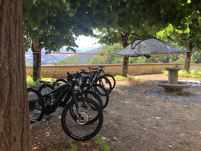 Borgo Avventura lancia la Frasassi Experience 2023 nel castello di Genga, è l’evento “active” per eccellenza del Grand tour