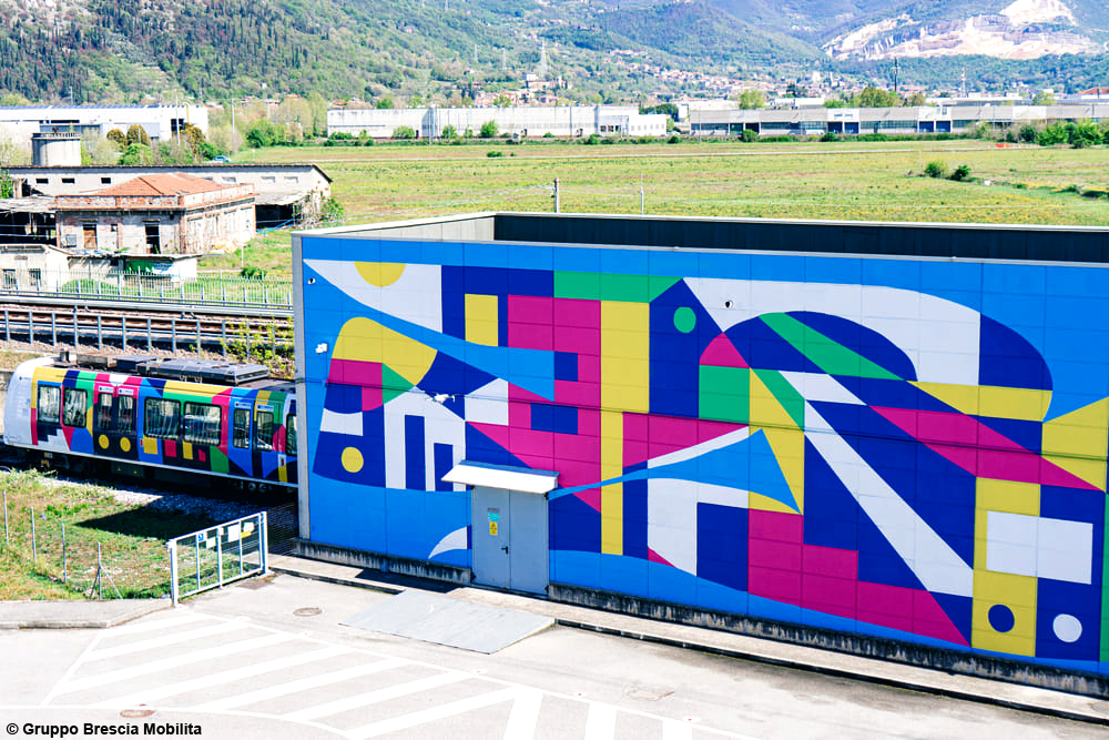 Livrea d’autore per la Metro di Brescia: la street art attraversa la città a bordo di un treno firmato Luca Font