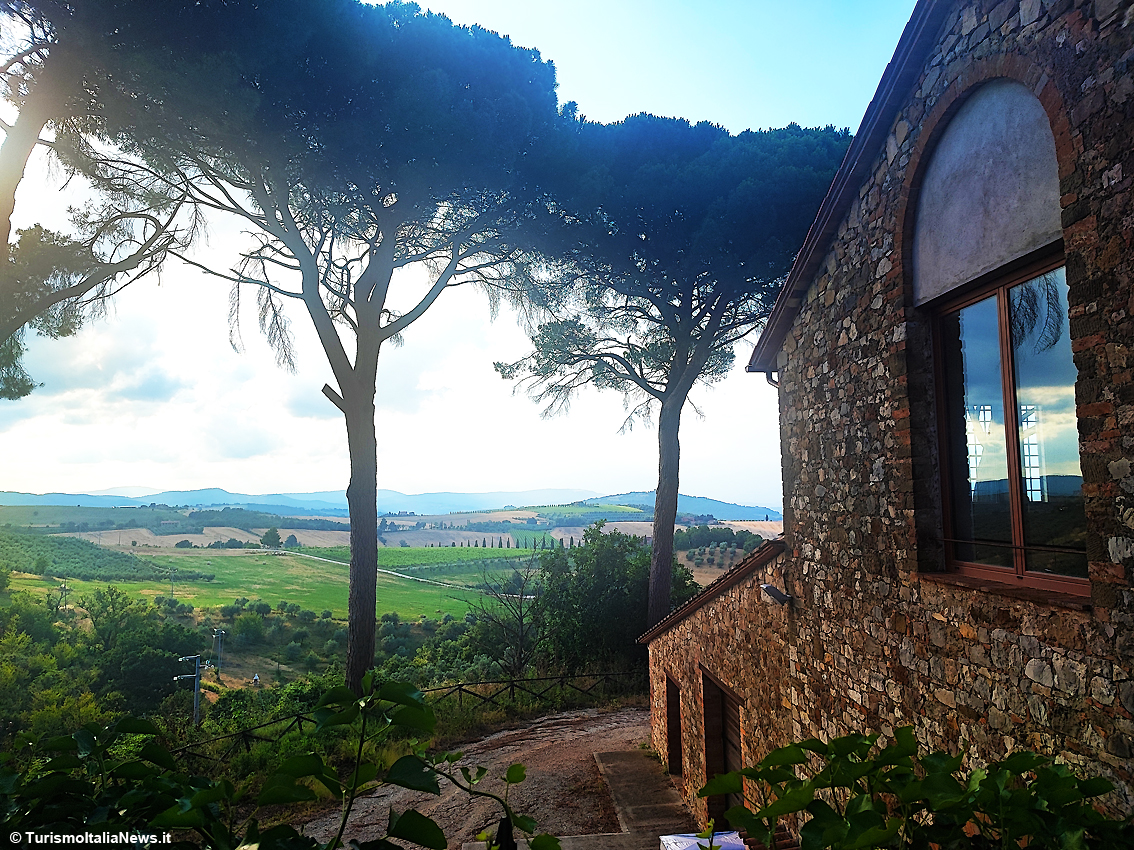 Umbria, sotto il castello di Collelungo le antiche gallerie della Cantina svelano il gustoso mondo dei Conti Faina