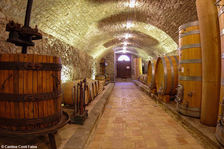 Umbria, sotto il castello di Collelungo le antiche gallerie della Cantina svelano il gustoso mondo dei Conti Faina