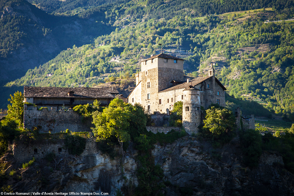 images/stories/varie_2023/CastelloSarriod_01.jpg