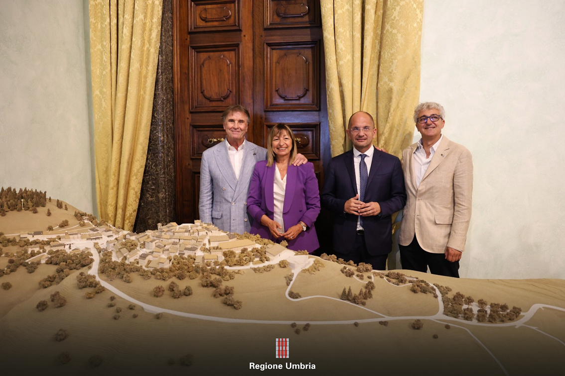 Umbria, 68 milioni di euro per ricostruire Castelluccio di Norcia: un legame d’amore con la Fondazione Cucinelli