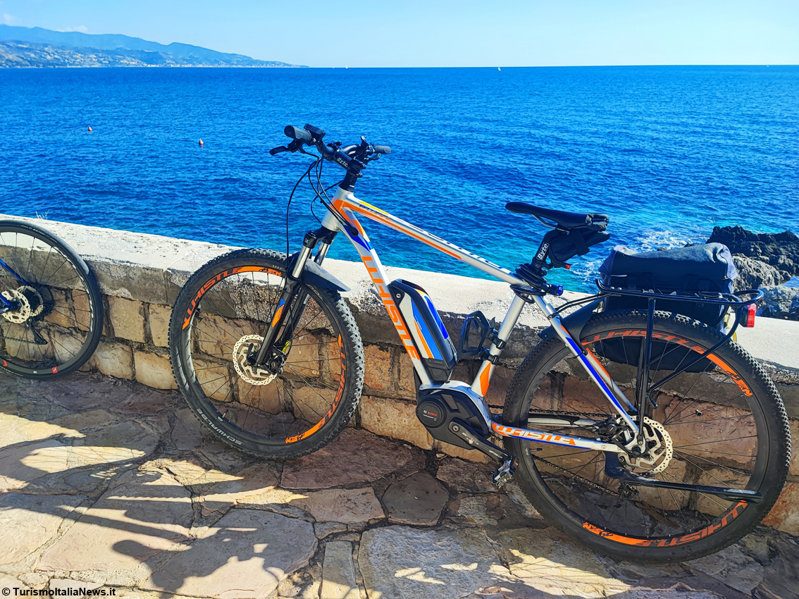 DiscoveRiviera: alla scoperta del Ponente ligure con una bici elettrica ecosostenibile tra borghi, panorami mozzafiato ed eccellenze enogastronomiche