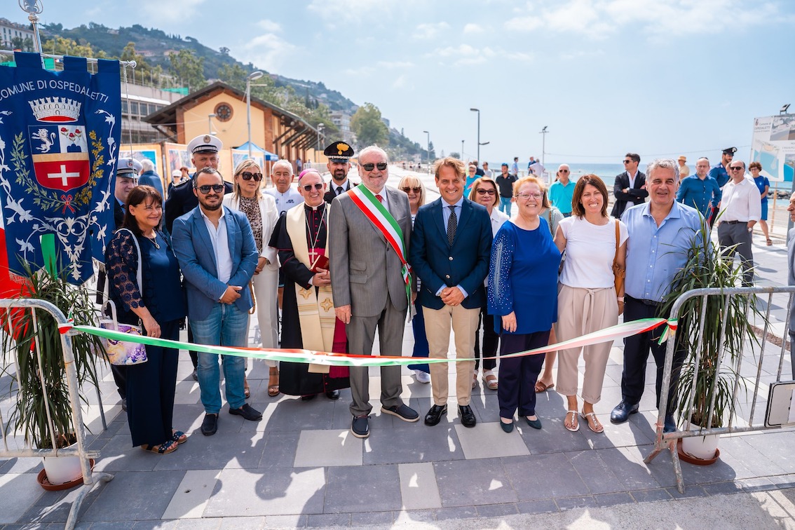 Lungomare di Ospedaletti, inaugurato tratto pista ciclabile, posata la prima pietra della nuova struttura outdoor fitness