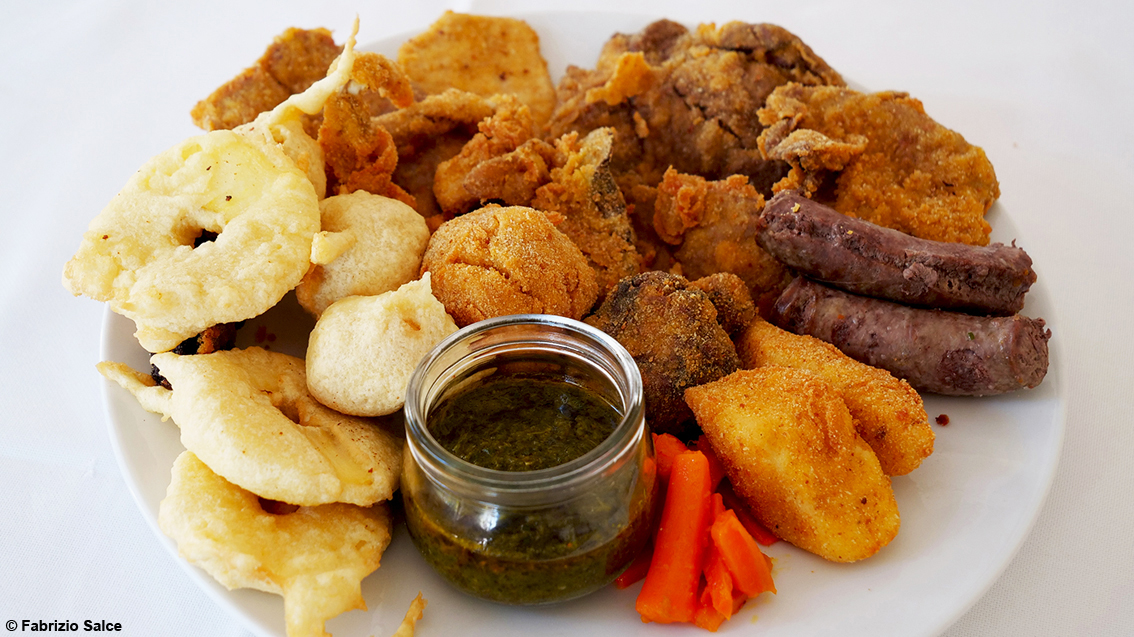 Fritto misto alla Monferrina a Serralunga di Crea, piatto tradizionale che parte dalle cuoche delle dimore popolari