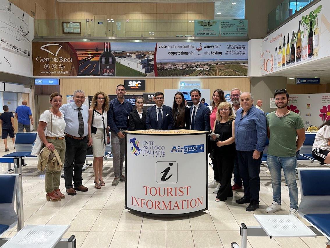 In aeroporto accoglienza firmata dalla Pro loco: aperto l’info-point turistico all’interno dello scalo di Trapani Birgi