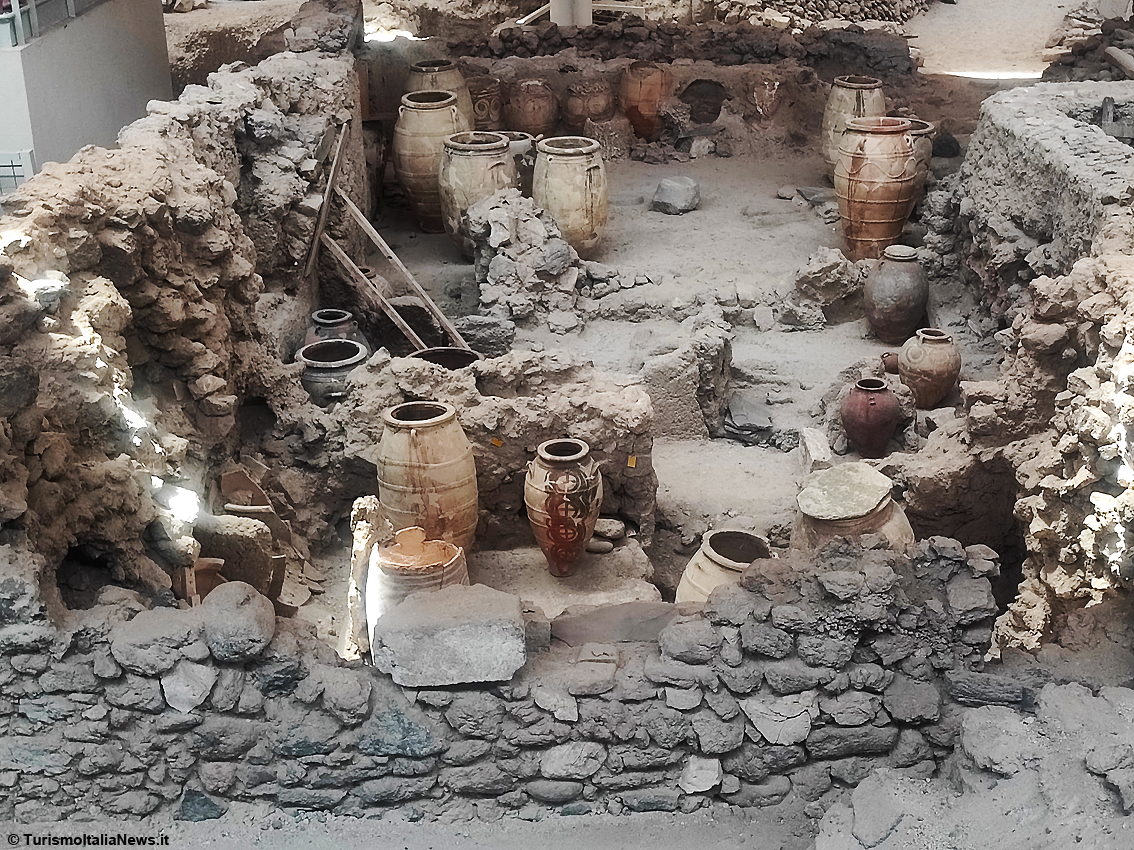 Akrotiri di Thira, il gioiello archeologico di Santorini: viaggio nel tempo per incontrare i suoi abitanti che l'avevano resa grande e generosa