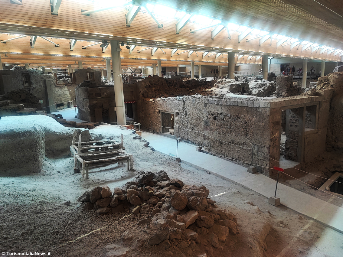 Akrotiri di Thira, il gioiello archeologico di Santorini: viaggio nel tempo per incontrare i suoi abitanti che l'avevano resa grande e generosa
