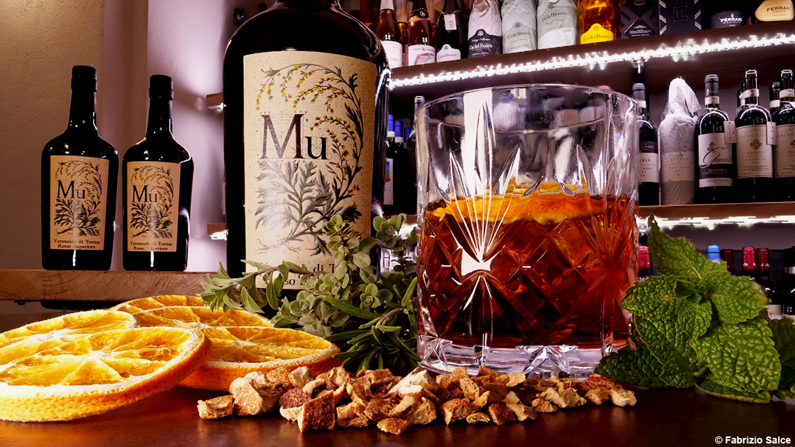 Vermouth, con la sua fama indissolubilmente legata al territorio piemontese parla di tradizione e storicità