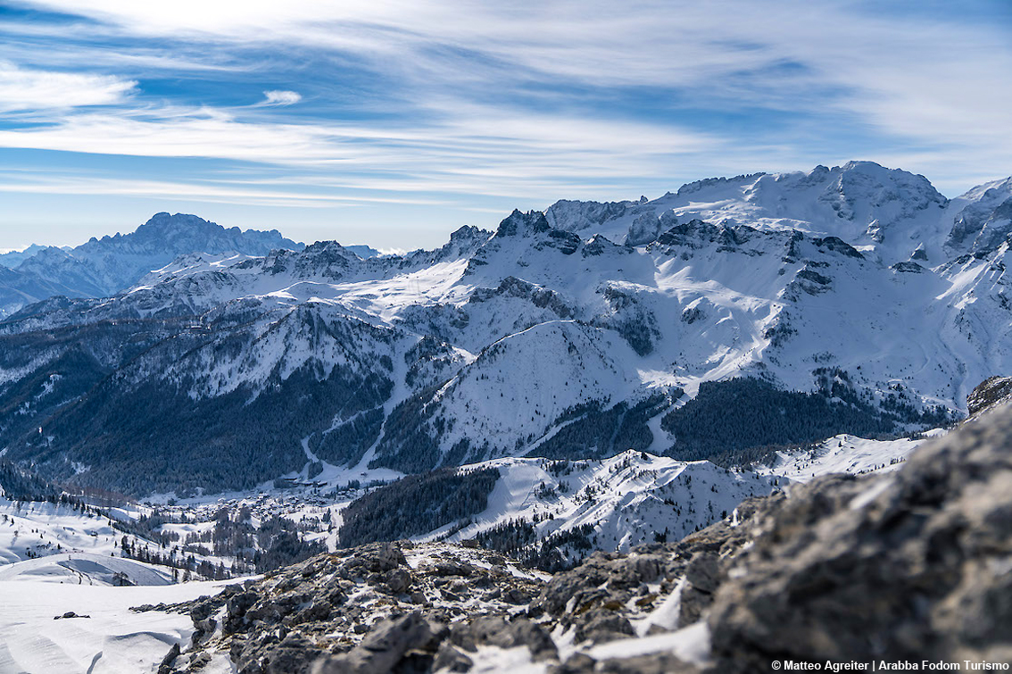 “The place to ski”, neve, giornate di sole e piste perfette: ad Arabba si scia fino al 21 aprile