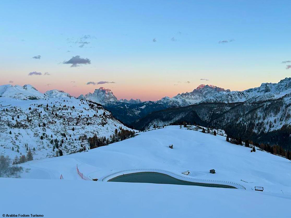 “The place to ski”, neve, giornate di sole e piste perfette: ad Arabba si scia fino al 21 aprile