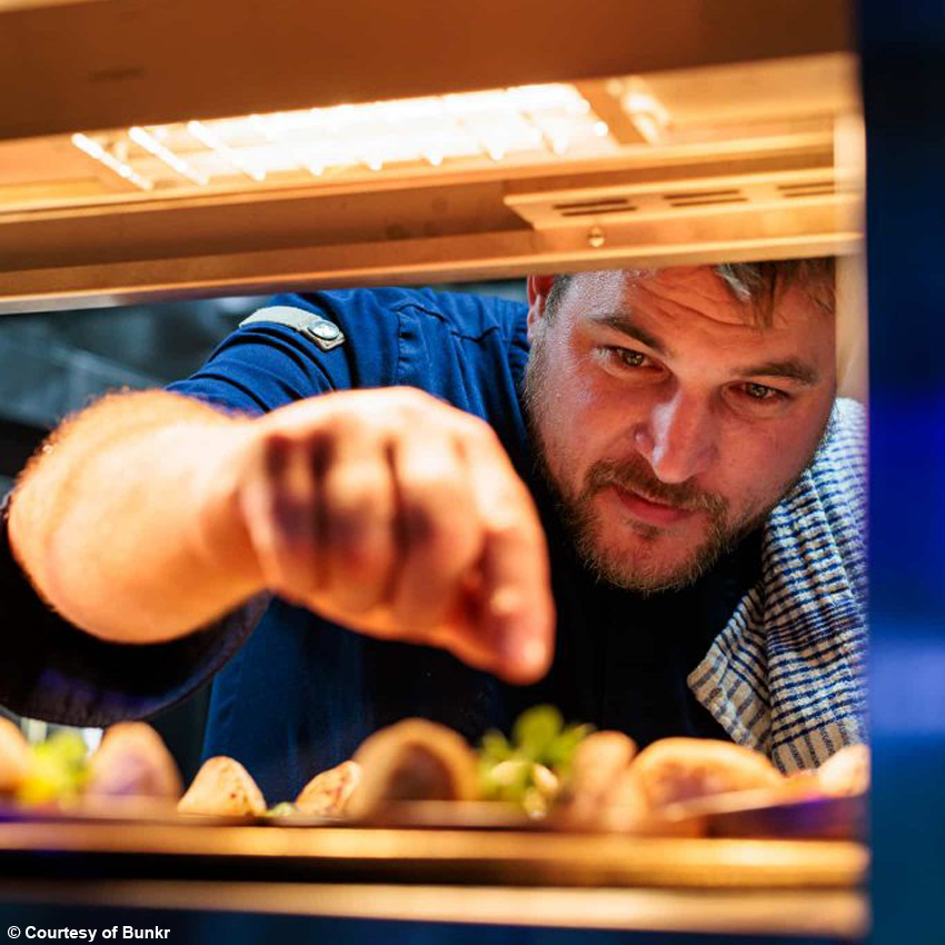 Bunkr, il ristorante di Eindhoven che unisce intelligenza artificiale e gastronomia nell’iconico ex bunker