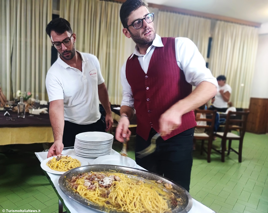 Viaggio nel gusto di tradizione: sul lago di Caccamo, nelle Marche, la Pasta alla Carbonara che tutti vogliono assaggiare