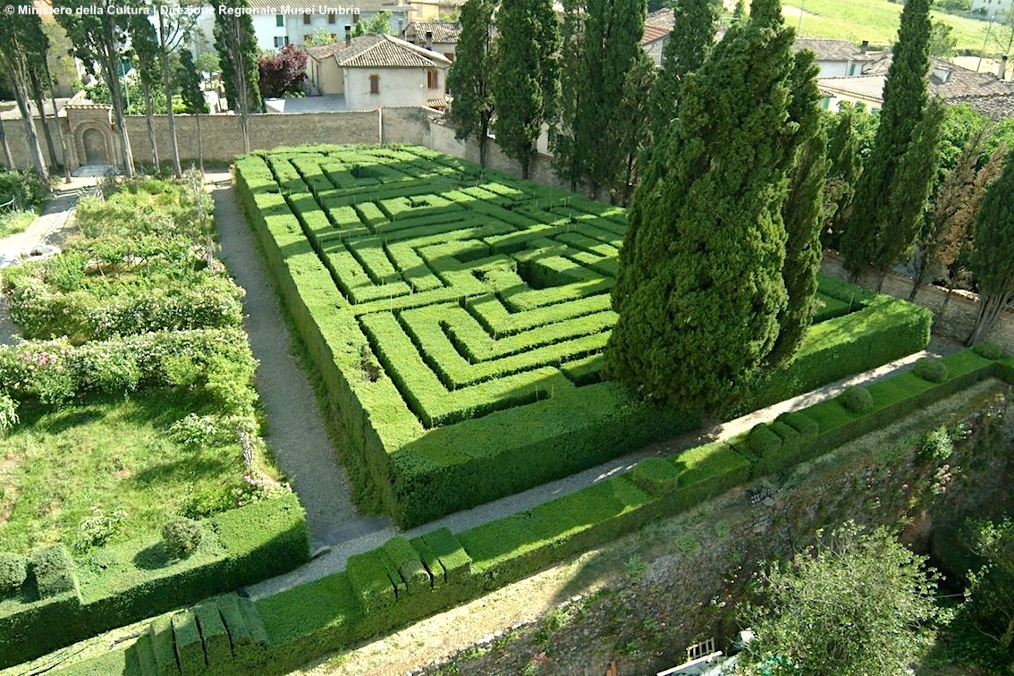 E' in Umbria uno dei più antichi labirinti vegetali d’Europa: il Labirinto del Castello Bufalini diventa visitabile a cadenza regolare