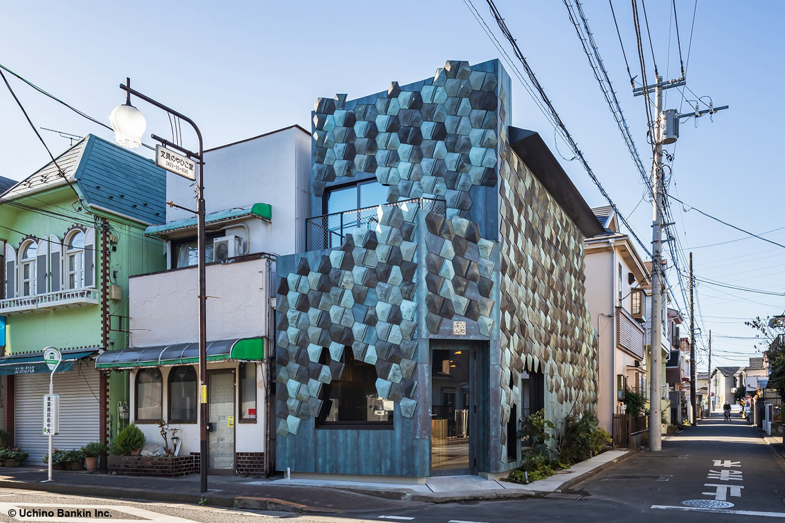 A Tokyo un giovane artigiano e un grande architetto per un progetto di rinascita sociale: ecco la nuova caffetteria Wakuni Shōten