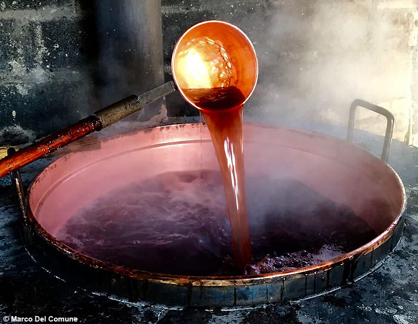 Una ricetta antichissima: la comunità di Roccamontepiano lavora insieme per salvare la tradizionale cotta del mosto d’uva