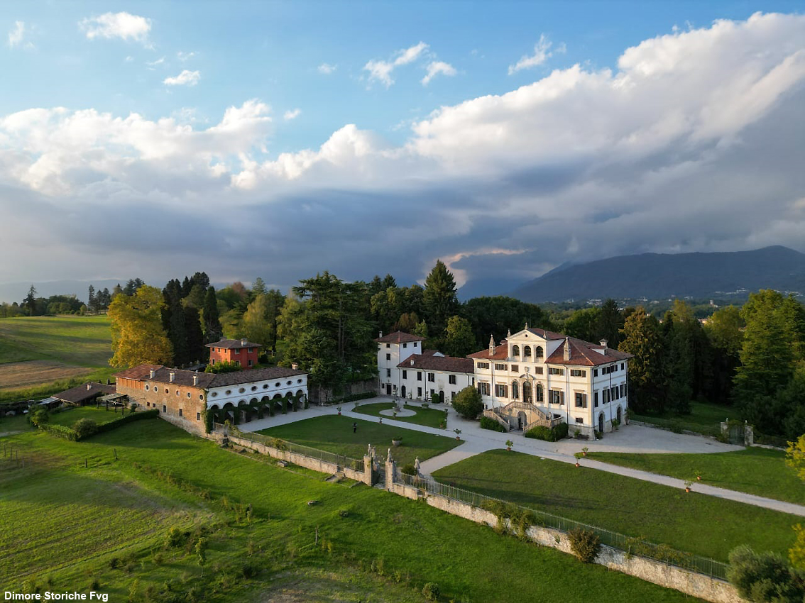 https://www.turismoitalianews.it/images/stories/varie_2025/DimoreStoricheFvg_VillaGalliciDeciani.jpg