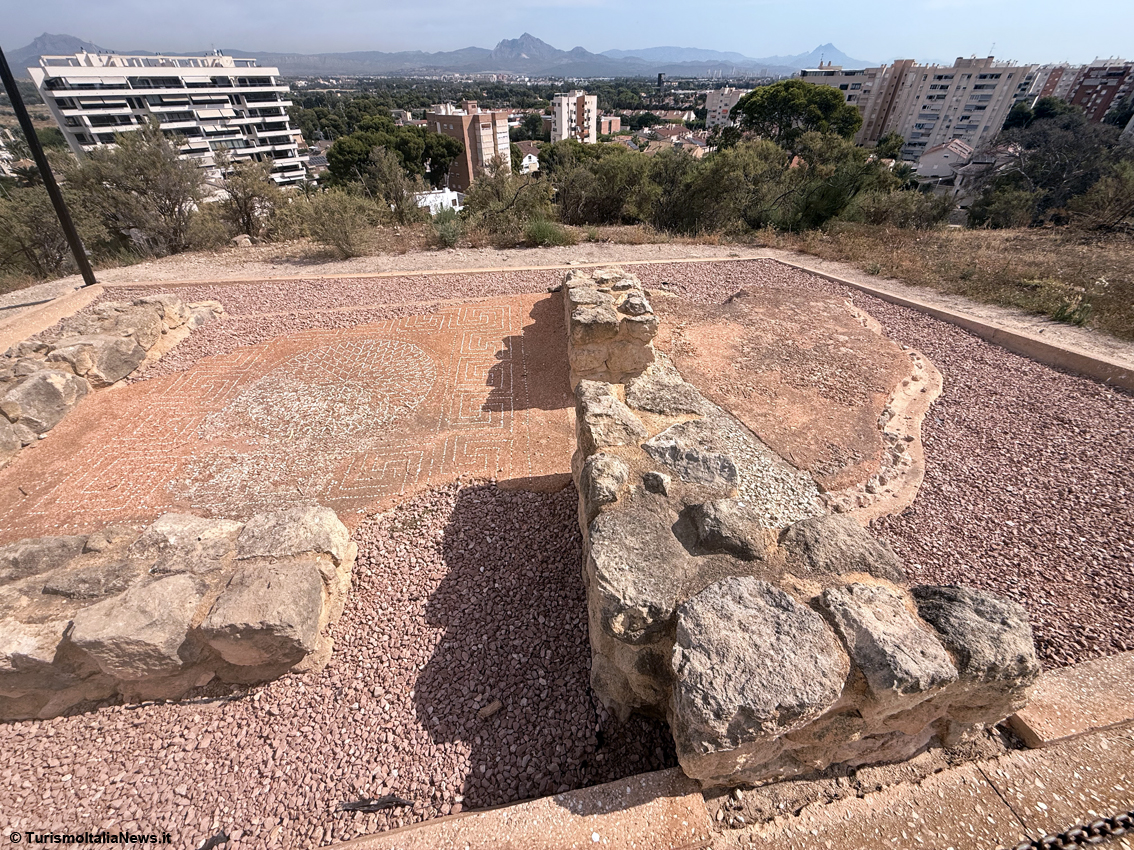 A Lucentum nel cuore dell'antica Alicante, tra fortificazioni iberiche, mosaici romani e impronte impresse nel tempo