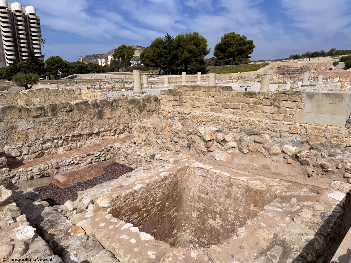 A Lucentum nel cuore dell'antica Alicante, tra fortificazioni iberiche, mosaici romani e impronte impresse nel tempo