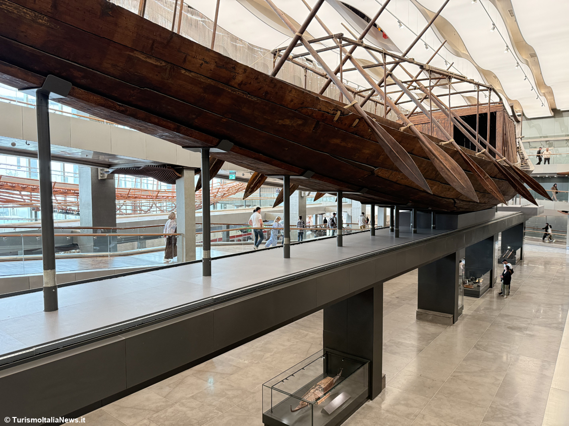 La barca del Sole torna a vivere: nel nome del faraone Cheope si apre il cantiere della storia al Gem del Cairo