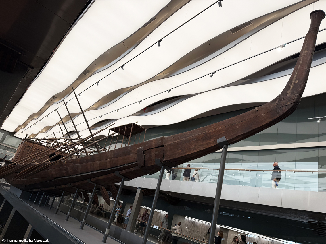La barca del Sole torna a vivere: nel nome del faraone Cheope si apre il cantiere della storia al Gem del Cairo